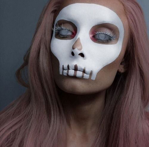 15-Creepy-Halloween-Skull-Make-Up-Looks-For-Girls-Women-2018-13