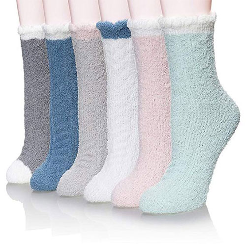 15-Christmas-Fuzzy-Socks-For-Kids-Girls-Women-2018-13