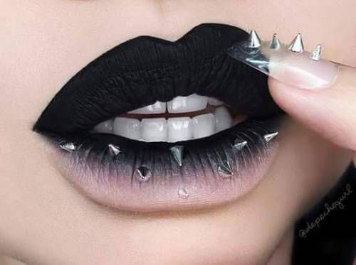 Best-Halloween-Lips-Makeup-Ideas-2019-9