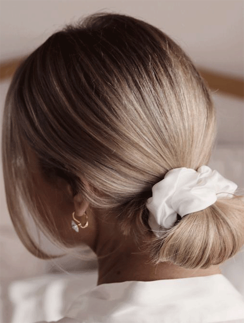 18-Scrunchie-Hairstyles-That-Will-Be-In-Style-In-2022-1