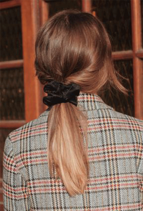 18-Scrunchie-Hairstyles-That-Will-Be-In-Style-In-2022-11