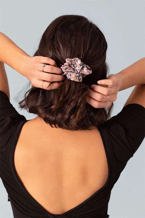 18-Scrunchie-Hairstyles-That-Will-Be-In-Style-In-2022-6