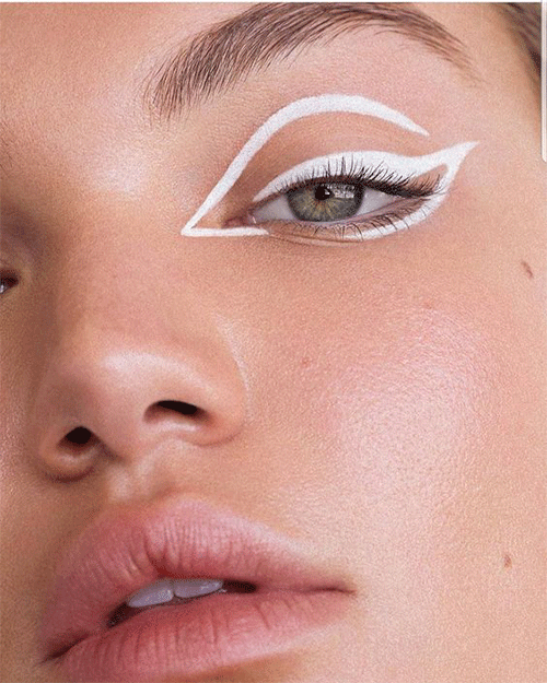 White-Eyeliner-Looks-That-Will-Be-The-Hottest-Trend-In-2022-4