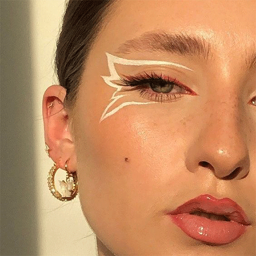 White-Eyeliner-Looks-That-Will-Be-The-Hottest-Trend-In-2022-5