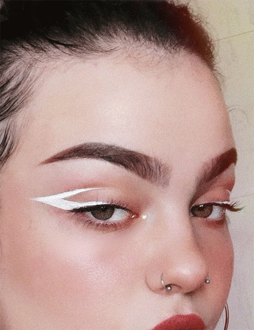 White-Eyeliner-Looks-That-Will-Be-The-Hottest-Trend-In-2022-6