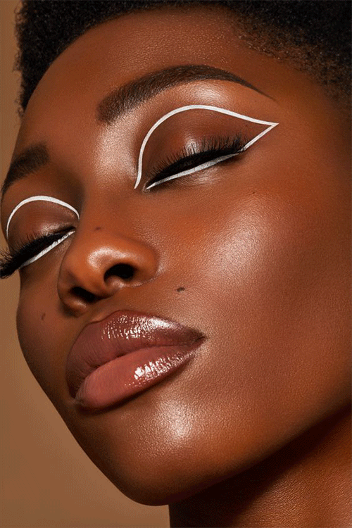 White-Eyeliner-Looks-That-Will-Be-The-Hottest-Trend-In-2022-7