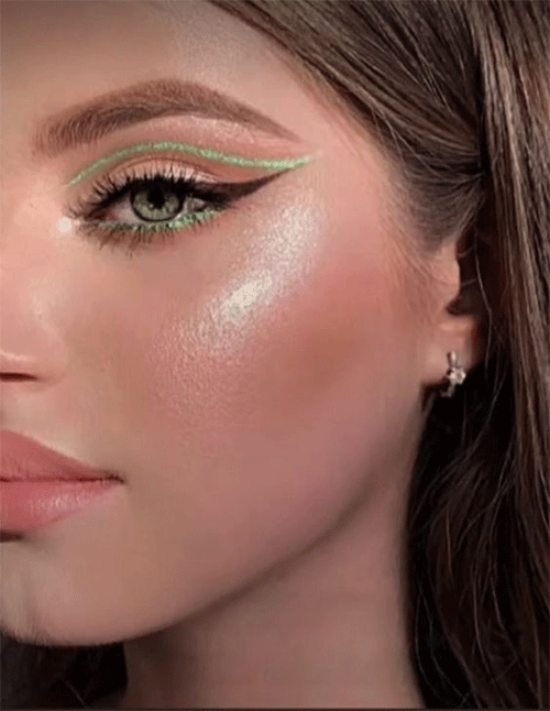 Women's-Eye-Makeup-In-2022-Graphic-Eyeliner-11