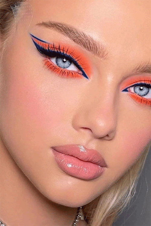 Women's-Eye-Makeup-In-2022-Graphic-Eyeliner-7