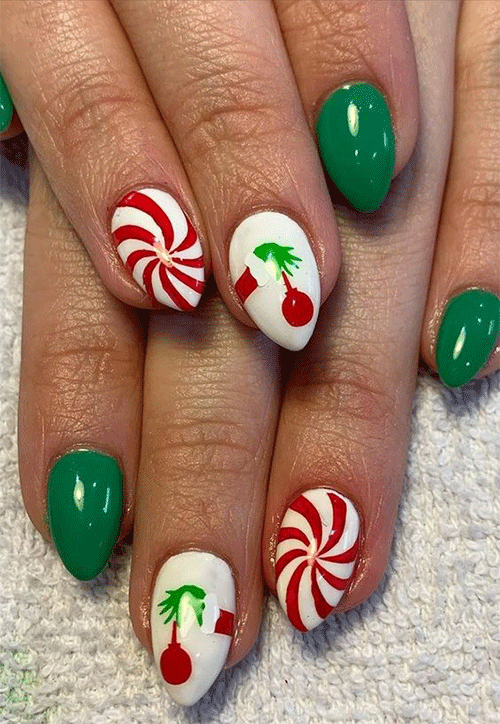 Christmas-Nail-Art-2022-The-Best-Most-Beautiful-Styles-Of-The-Winter-11
