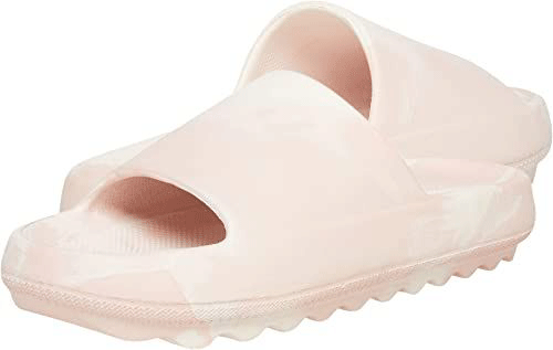 Step-Up-Your-Summer-Style-With-These-Trendy-Cloud-Slides-3