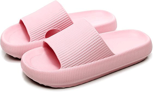 Step-Up-Your-Summer-Style-With-These-Trendy-Cloud-Slides-7