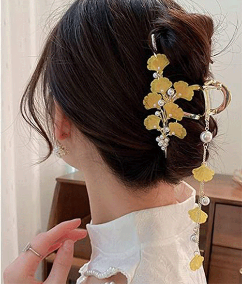 Trendy-Hair-Accessory-2023's-Best-Claw-Clips-8