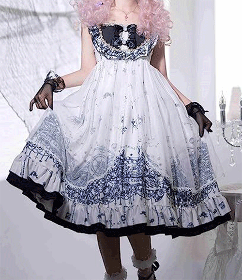 Gothic-Halloween-Costumes-2023-Hauntingly-Beautiful-Costumes-8